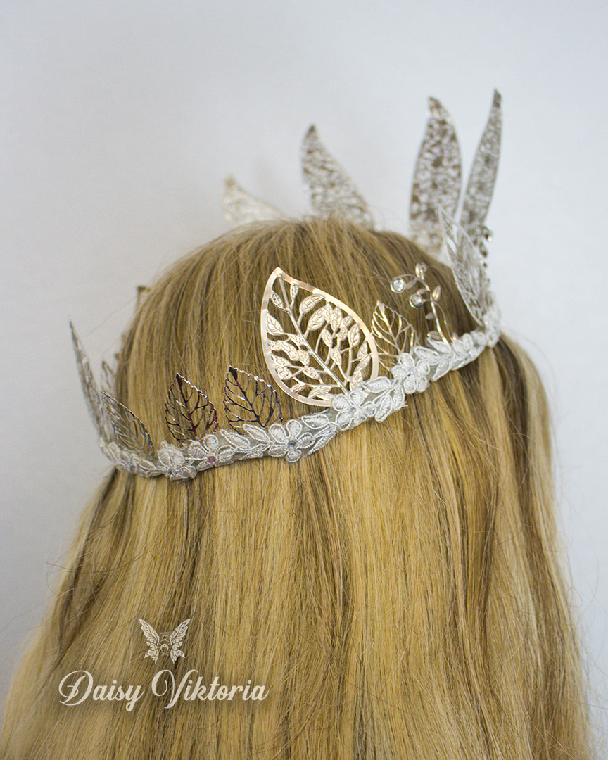 Small crown of filigree scrolls and rhinestones - Couture Bridal